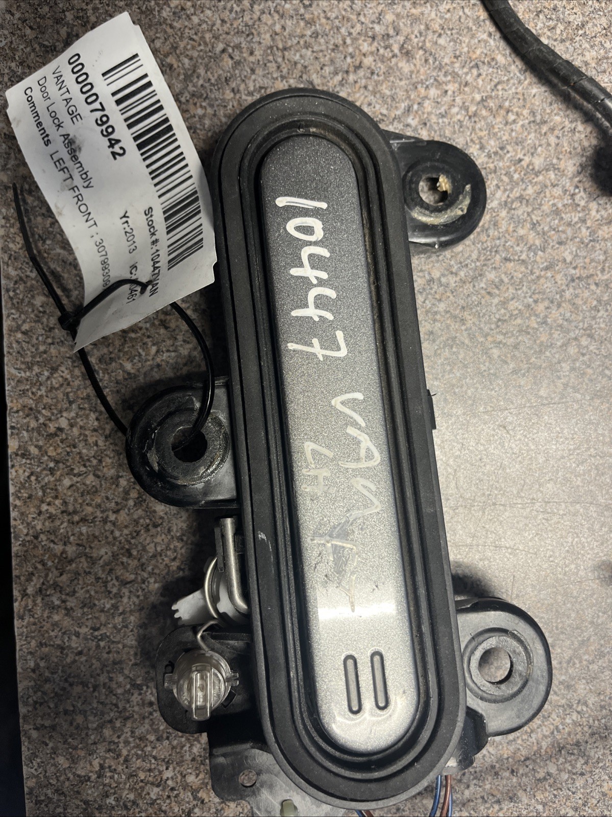 2008 ASTON MARTIN V8 VANTAGE RIGHT EXTERIOR DOOR HANDLE 7G43-226A28-A 3c