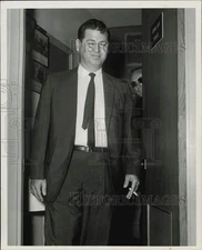 1964 Press Photo J.P. Madole, Pasadena lawyer, leaving Grand Jury room.