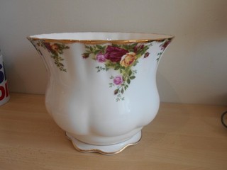 ROYAL ALBERT OLD COUNTRY ROSES Large PLANTER