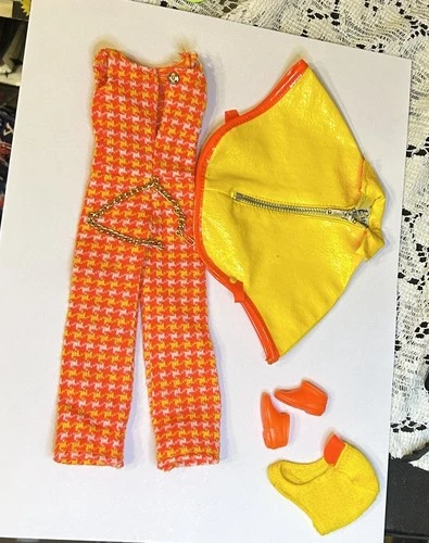 New ListingVintage Barbie Poncho Put-On #3411 Set Outfit  1971-72 Poncho Jumper