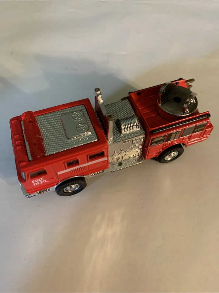 Красная пожарная машина Schylling, сделано в Китае *отсутствует лестница* 5 дюймов - Изображение 2 из 4