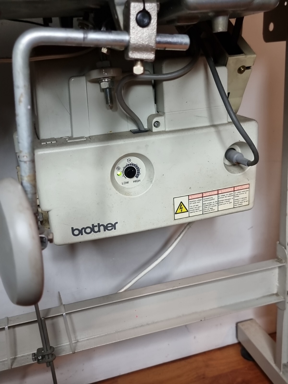 BROTHER INDUSTRIAL SEWING MACHINE AUTO THREAD CUT, B737 F40 FULLY