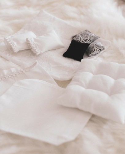 1:12 Scale Wooden Embellished Doll Bed White Handmade With Bedding OOAK - Picture 4 of 9