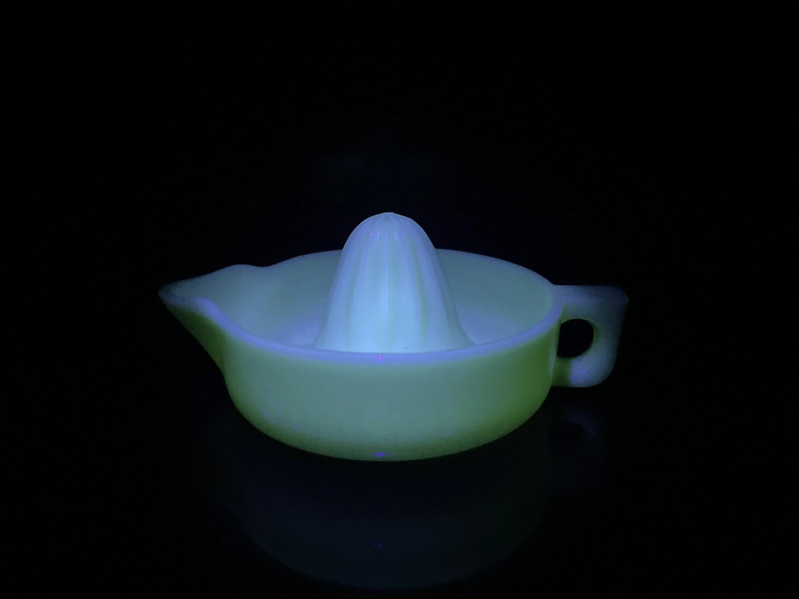 McKee Large Vintage Uranium Yellow Custard Glass Sunkist Juicer Citrus Reamer