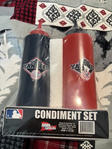 NEW YORK YANKEES CONDIMENT SET - Official Branded Condiment Dispensers (Sealed)
