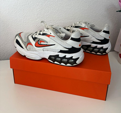 Nike Jungen Sneaker Low Top Laufen Weiß/Schwarz/Orange EU 40 UK 6 US 5Y