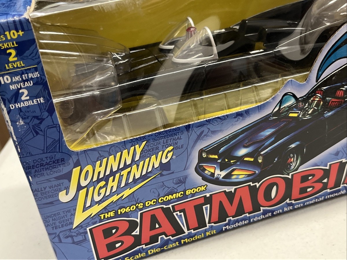 JOHNNY LIGHTNING 1/24 SCALE BATMOBILE DIECAST MODEL KIT! BLACK
