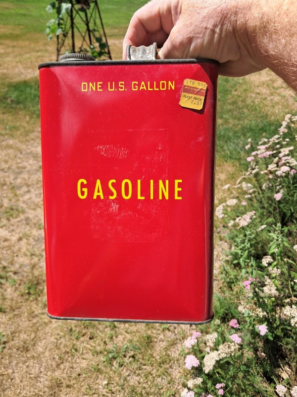 Vintage 1 Gallon Gasoline Can.  Metal. Clean. 