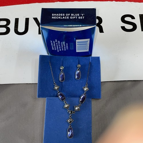Neu im Karton Avon Blautöne "Y" Halskette und Ohrringe Set - Bild 6 von 8