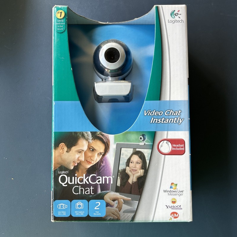 NEW IN BOX Logitech Quickcam Chat 961462-0403 Web Cam + Bonus Open Cam