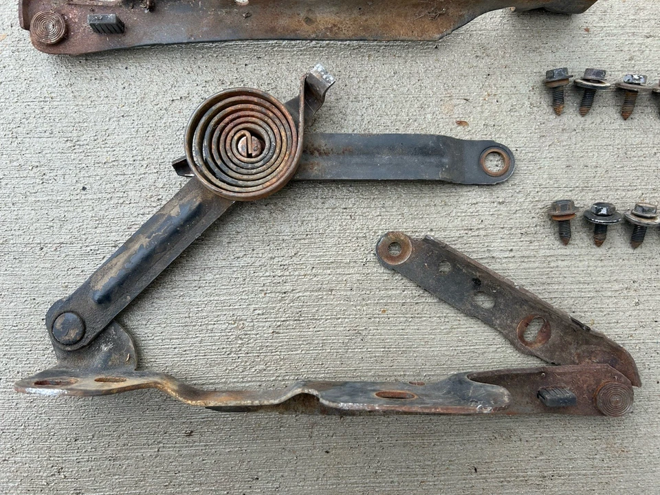 Chevrolet Monte Carlo SS LS 1981-1988 bisagras de capó - par derecha derecha con hardware Foto 2 de 4