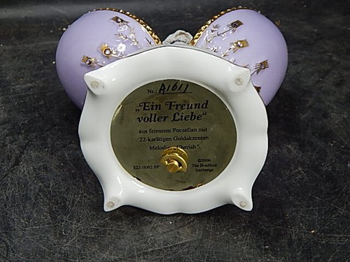 Spieluhr Bradford Exchange Ei Westhighland Terrier Lila Gold Porzellanei - Bild 4 von 4