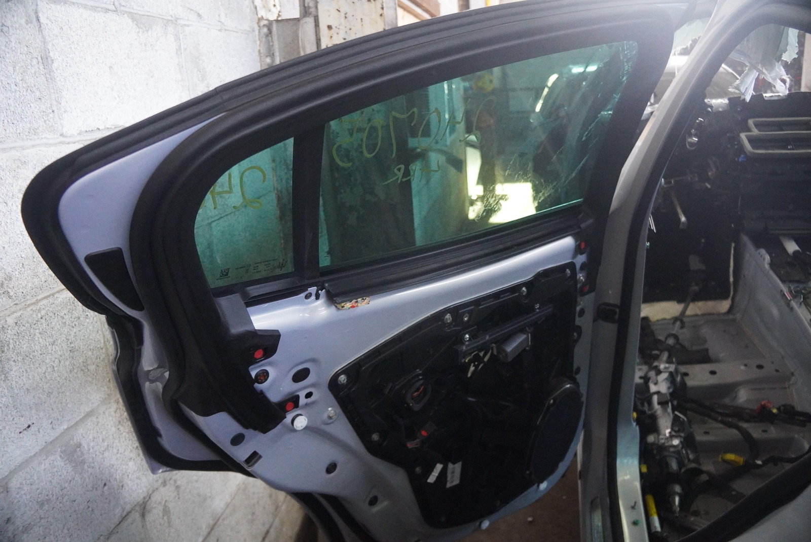 Rear Left Door Assembly Bianco Astro 673013827 OEM Maserati Grecale 2023
