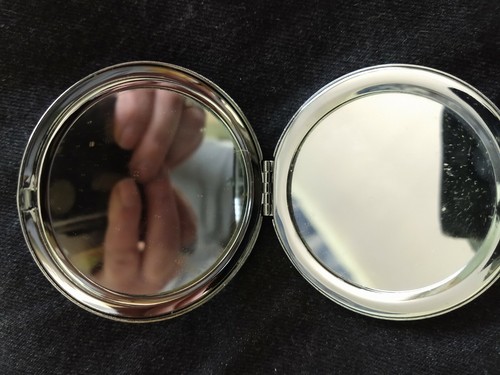 Dolphin Mirror Compact - Picture 2 of 3