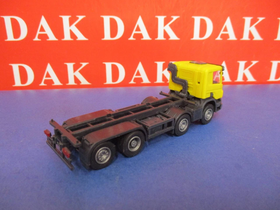 1/87 Modellino Camion Truck Scania 8x2 Porta Container 20" by OLM Design - Immagine 4 di 4