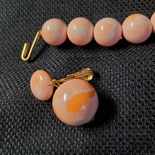 VINTAGE Collana Choker Clip Orecchini Clip Bachelite Turbined Arancione Marmorizzato - Foto 3 di 16