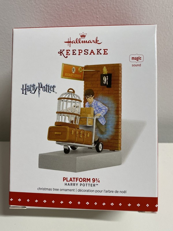 Hallmark Keepsake 2015 Harry Potter Train Station Platform 9 3/4- NEW- READ