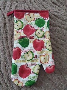 Oven Mitt Apple