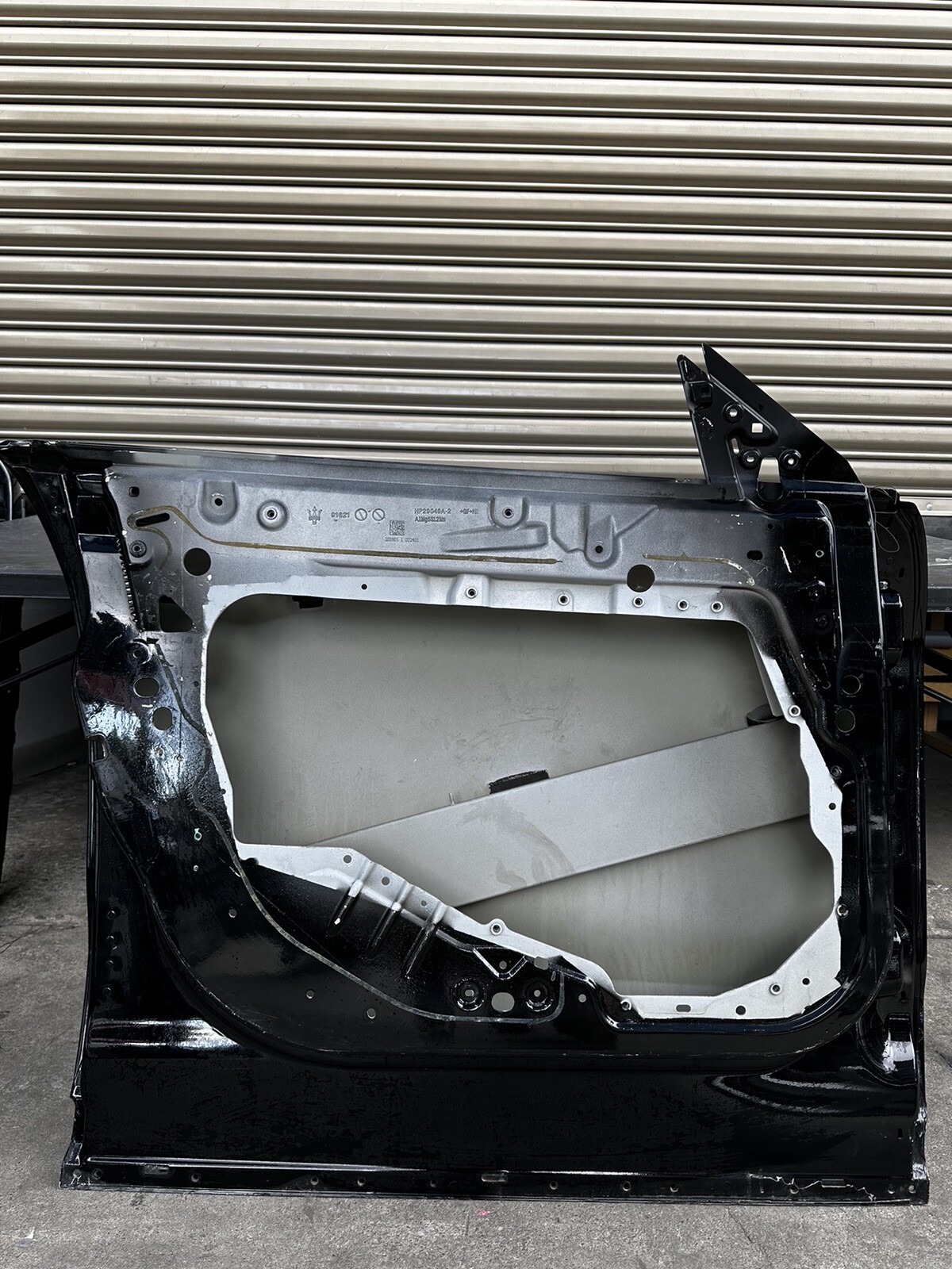 2017 2018 2019 2020 MASERATI LEVANTE FRONT LEFT DOOR SHELL OEM HP29049A