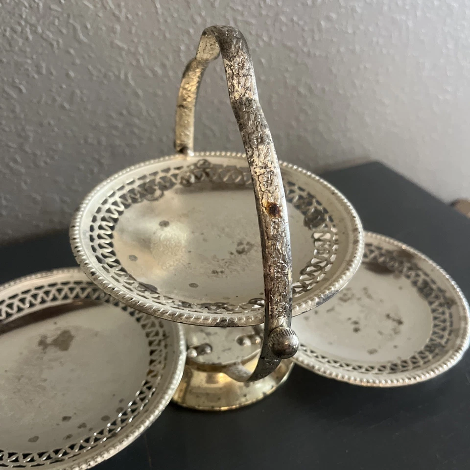 Bandeja de pie de postre festoneada vintage Queen Anne plateada de 3 niveles Foto 4 de 4