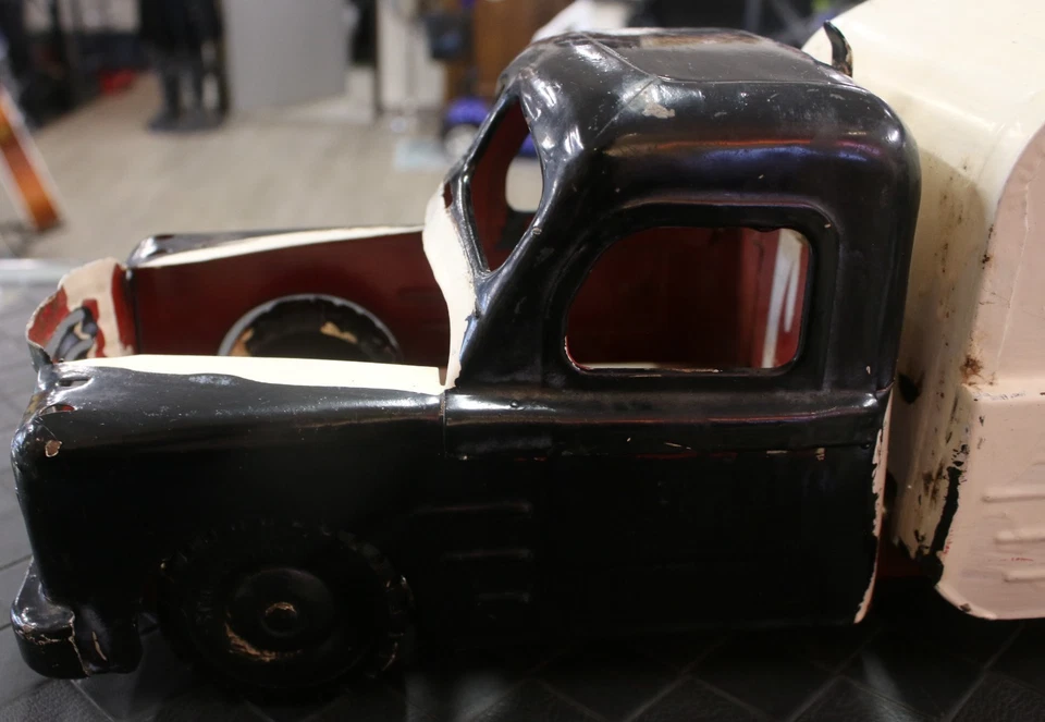 Vintage Structo 1950's Metal Garbage Truck (Missing Hood) - Image 2 of 4