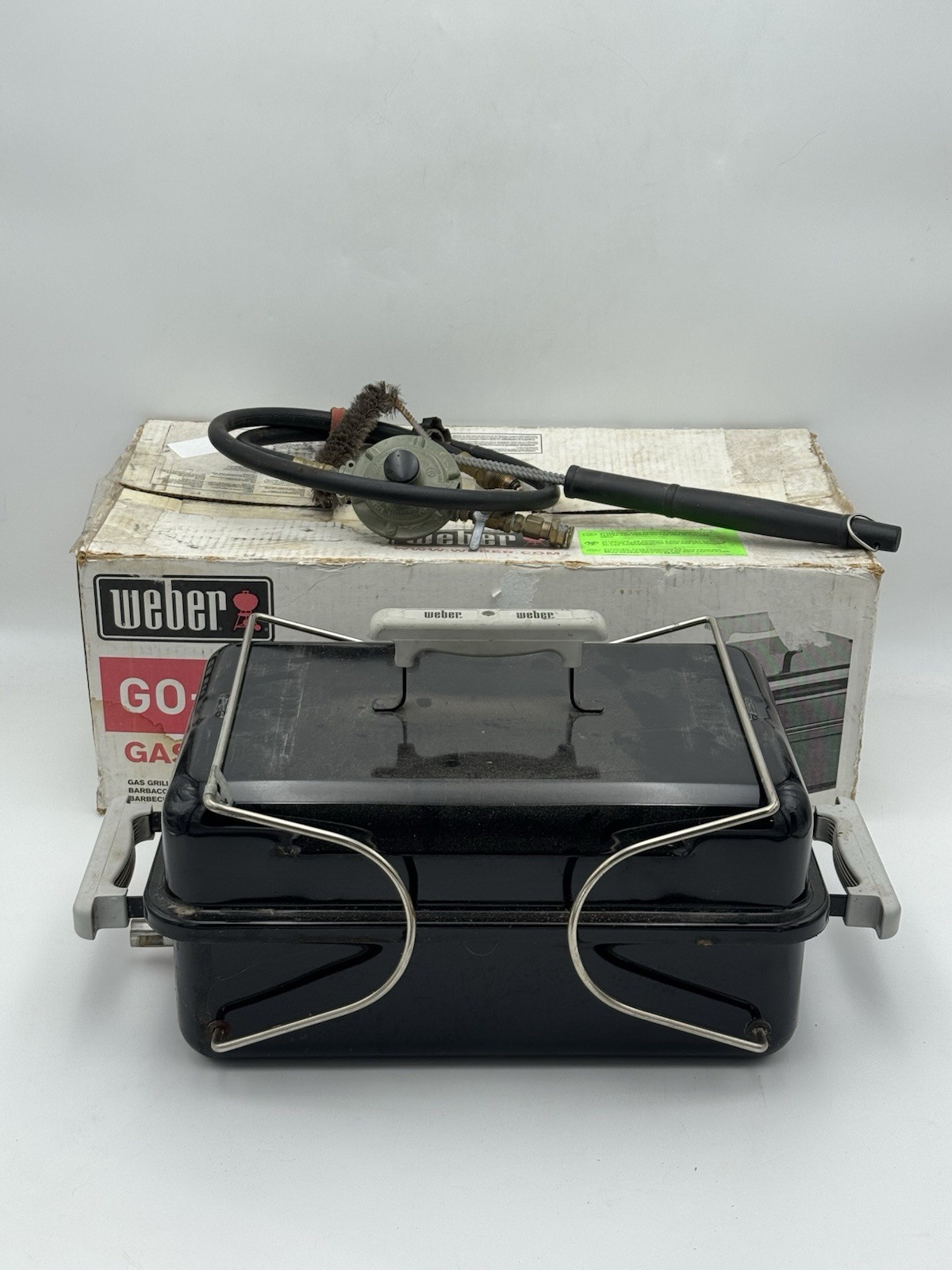 Weber Go-Anywhere Gas Grill Vintage Preowned IOB + Grill Bru