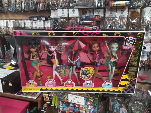 Monster High Gloom Beach 2011 Set of 5 Dolls | Model W2823 | Target Exclusive