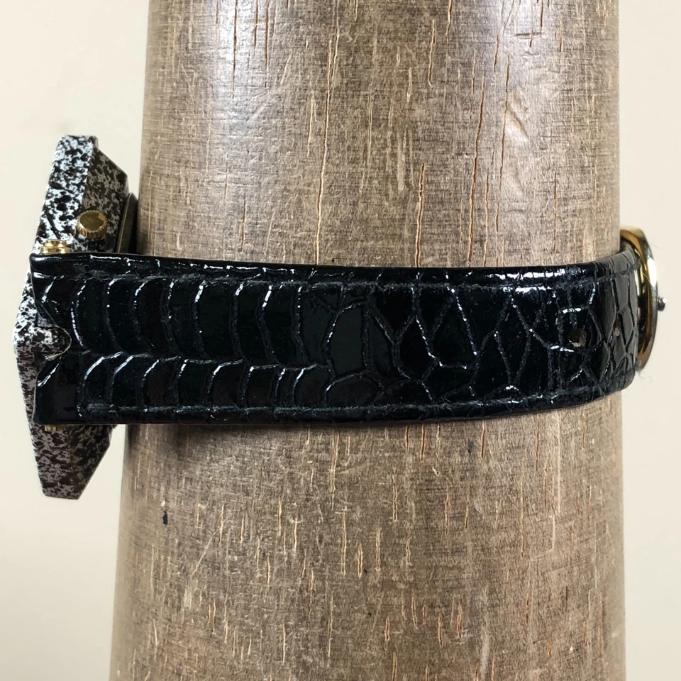 Reloj analógico de cuarzo de cuero con detalles de diamantes Contempo para mujer 6 3/4" Foto 3 de 4