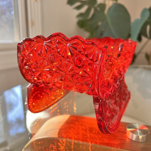 L.G. Wright Art Glass 8" Amberina Red Daisy & Button Sleigh Candleholder Fenton - Picture 4 of 17