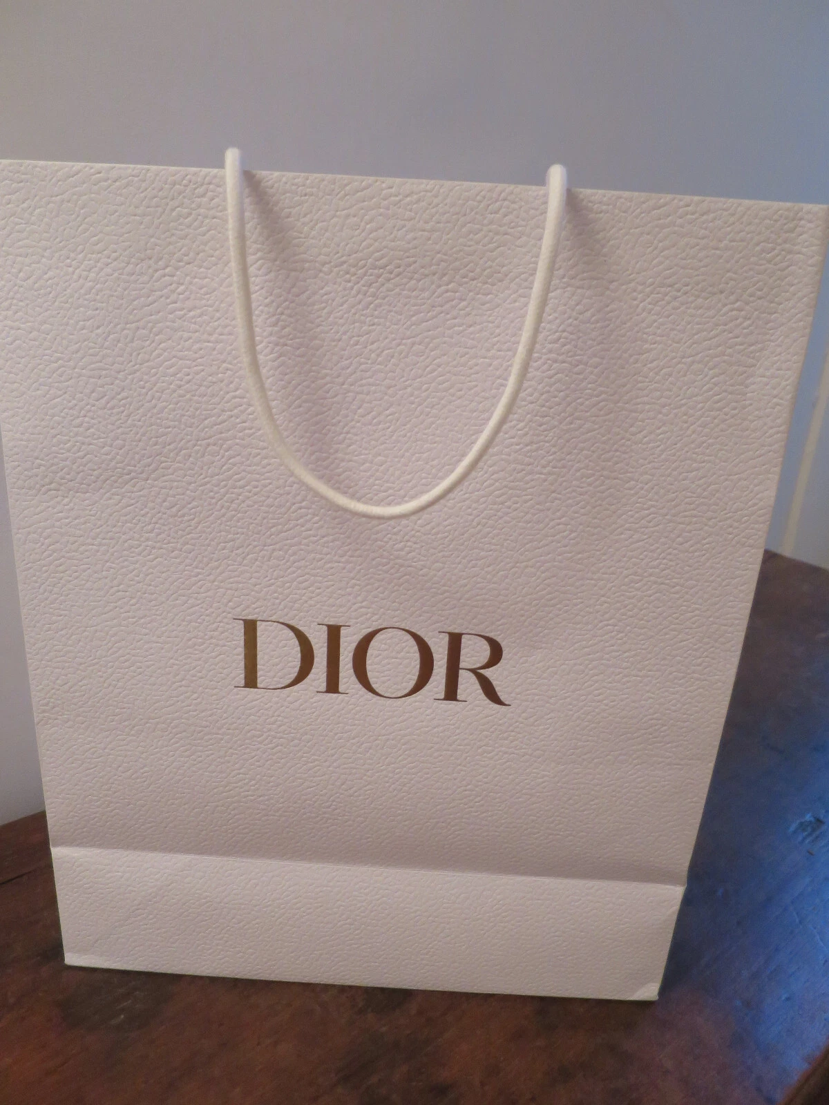 sac Christian Dior en carton
