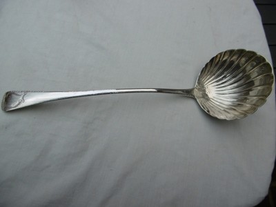1775 atemberaubende große georgische irische Suppenkelle von M Keating 155g