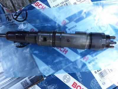 Bosch 0445120065 Injector + F00RJ01468 Pressure Pipe Connector for Fendt Vario