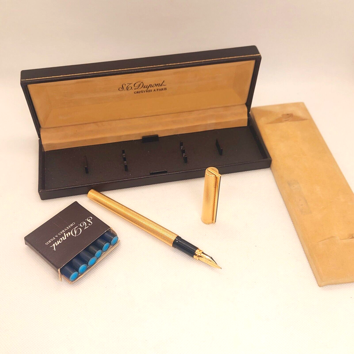 Vintage S.T. Dupont Classic Metal Fountain Pen Gold Plated M 18K