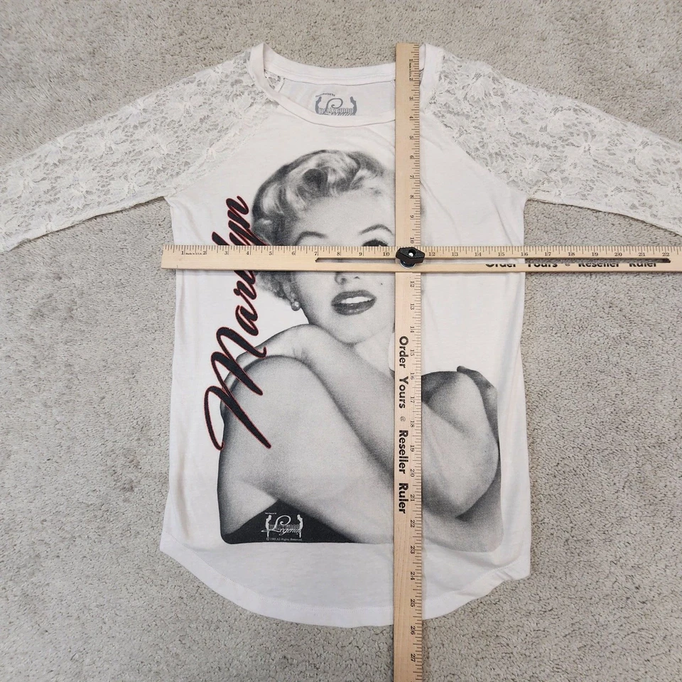1985 Hollywood legends women's Marilyn Monroe shirt lace sleeves White Small - Image 2 of 4