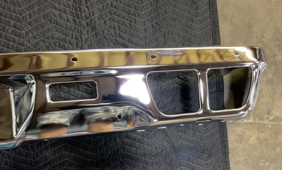 Parachoques trasero cromado NOS GM 73 Oldsmobile Cutlass Vista Cruiser Wagon RARO 336301 Foto 4 de 4