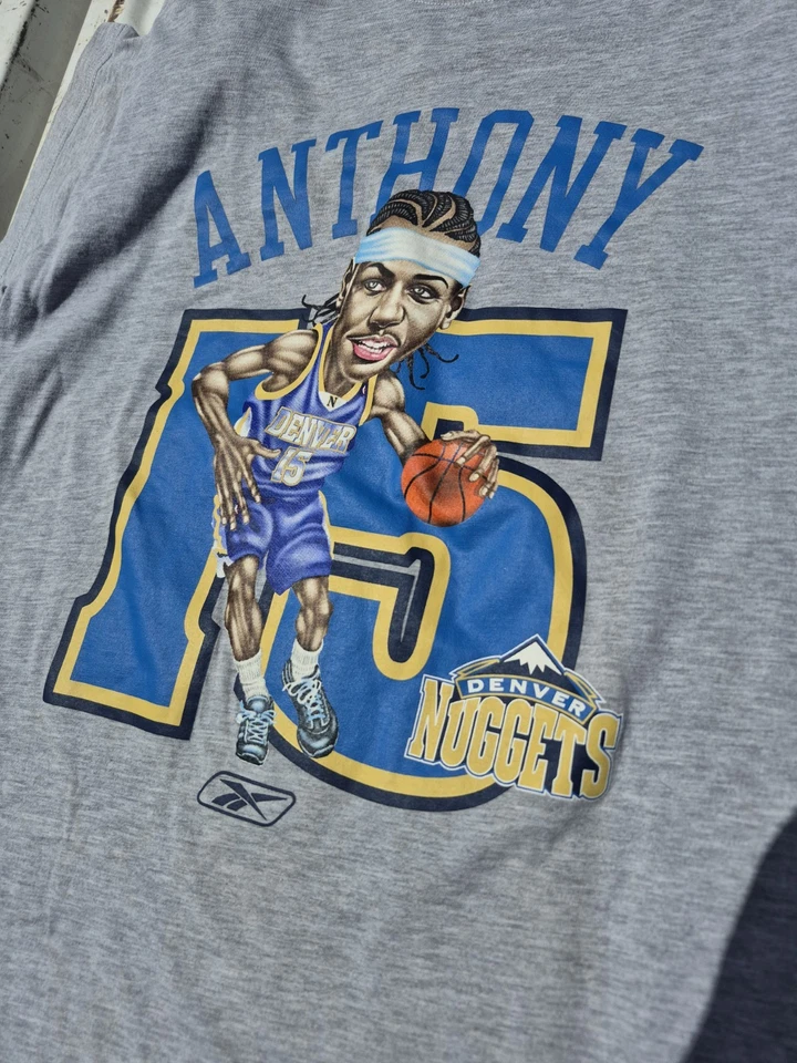 XL Reebok Carmelo Anthony Y2K Caricature Player Tee Small Hole Super Rare! - Image 2 of 4