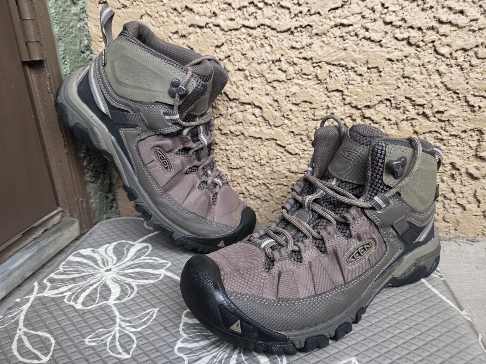 [Mens 9] KEEN Waterproof Targhee III Gray Mid Top Hiking Boo