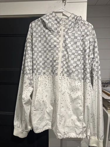 LOUIS VUITTON（LV） Autentica giacca a vento Louis Vuitton Damier Spread taglia 60 prezzo al pubblico consigliato $ 3.200 00