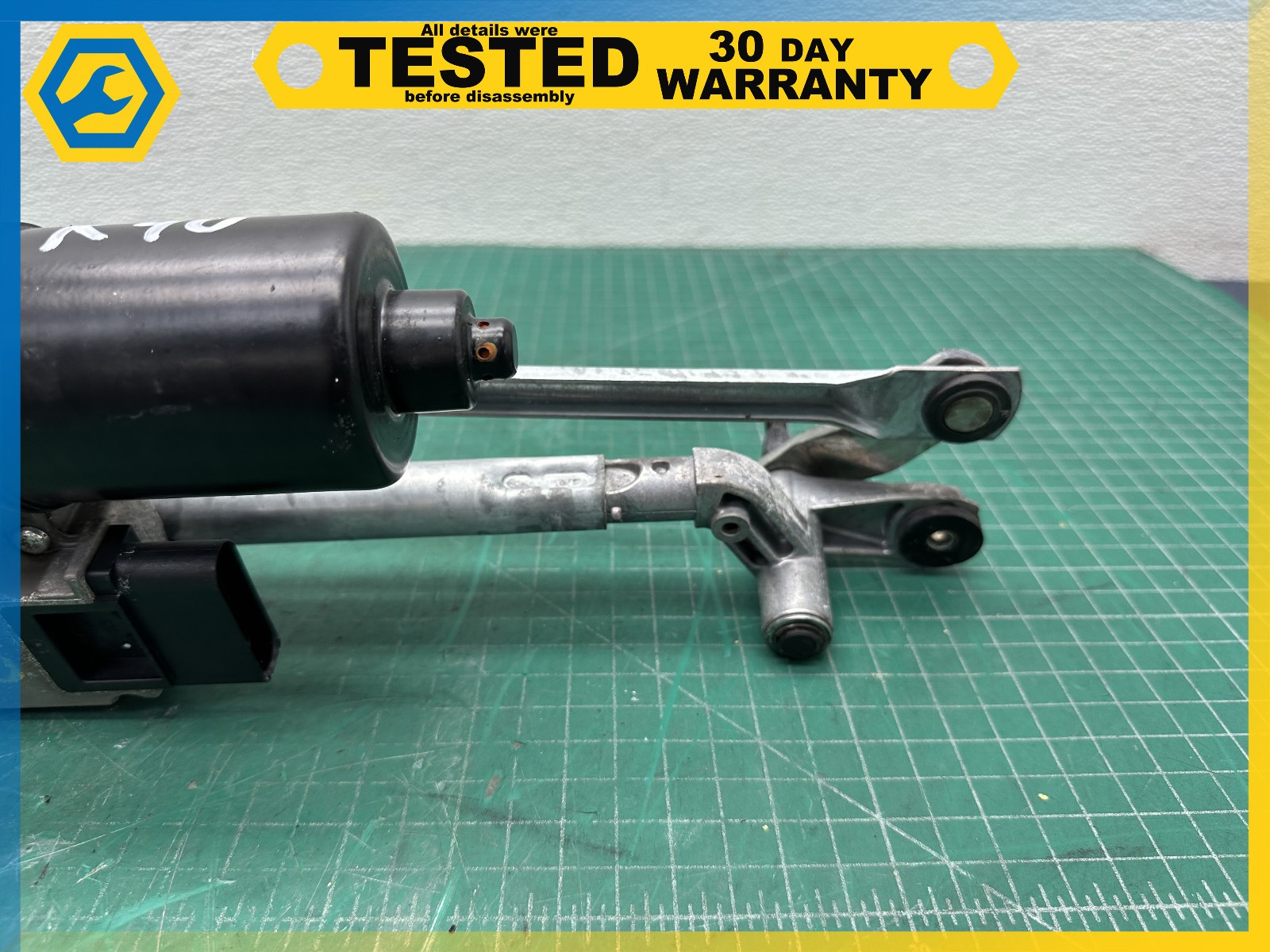 06-12 BENTLEY Flying Spur WINDSHIELD WIPER TRANSMISSION LINKAGE W/ MOTOR OEM
