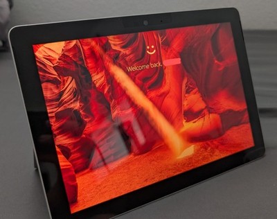 Microsoft Surface Go Touchscreen Pentium 4415Y 8GB RAM 128GB SSD