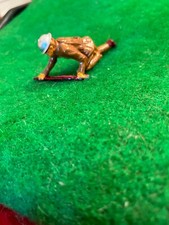 BARCLAY SOLDIER CRAWLING OVER FIELD W/RIFLE;MINTY COND.SAME DAY SHIPPING