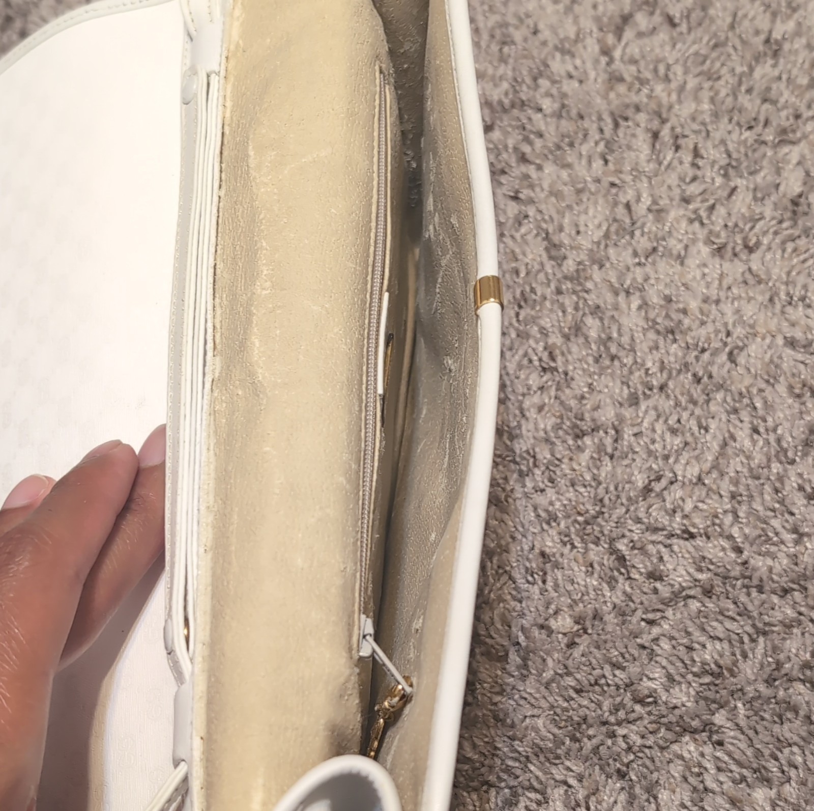 Gucci Embossed Leather Shoulder Bag White Gold Hardware Logo Accent Classic thumbnail 3