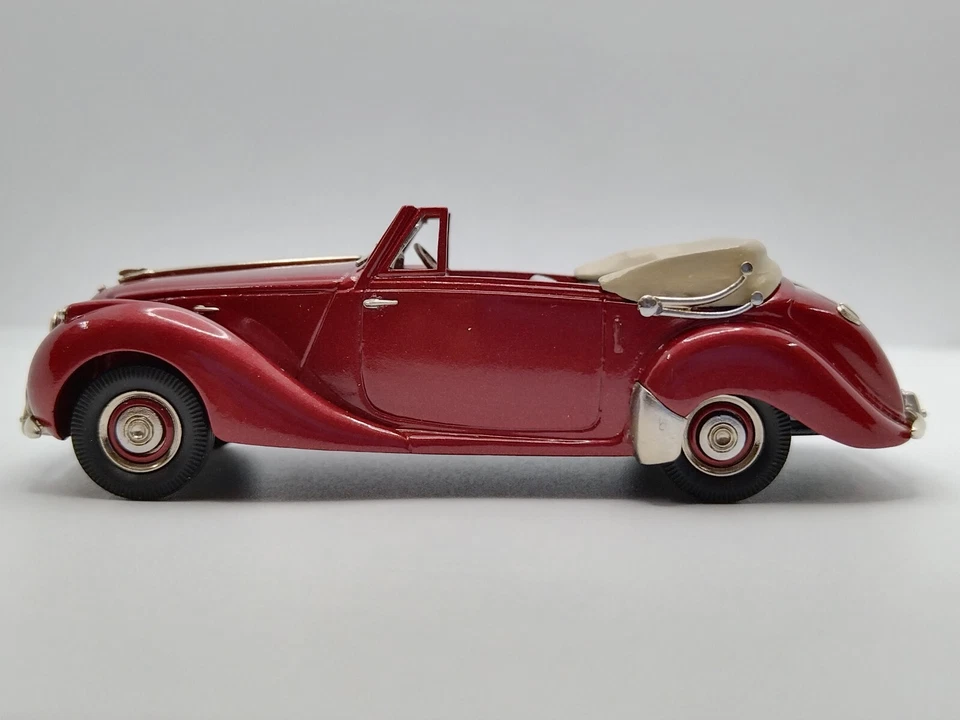 LANSDOWNE MODELS 1/43 1949 ASTON MARTIN LAGONDA 2.6L DROP HEAD COUPE. RARE. - Image 2 of 4