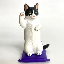 Kaiyodo Capsule Q Museum Mini Figure Beckoning Cat 2 Munchkin Blue White Japan