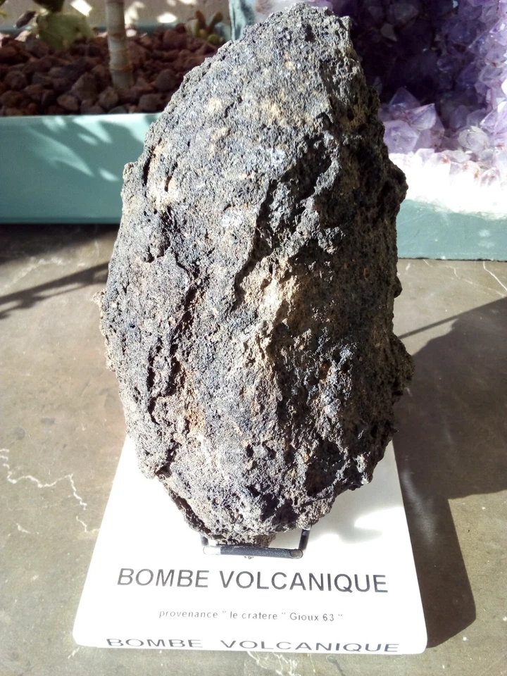 roche volcanique *bombe en fuseau* de par sa forme ☺ sur socle en marbre - Photo 3/4