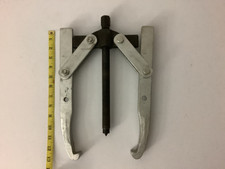 Armstrong 1003 two jaw puller 10  max length