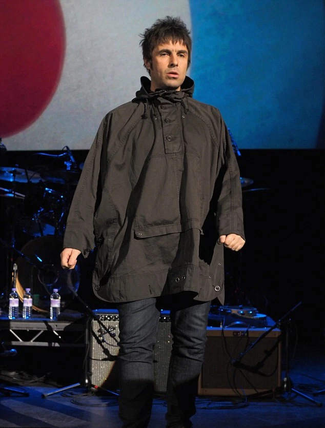 Pretty Green ULTRA RARE Storm Collection Poncho Jacket | Liam Gallagher L - 3XL
Opens in a new windo