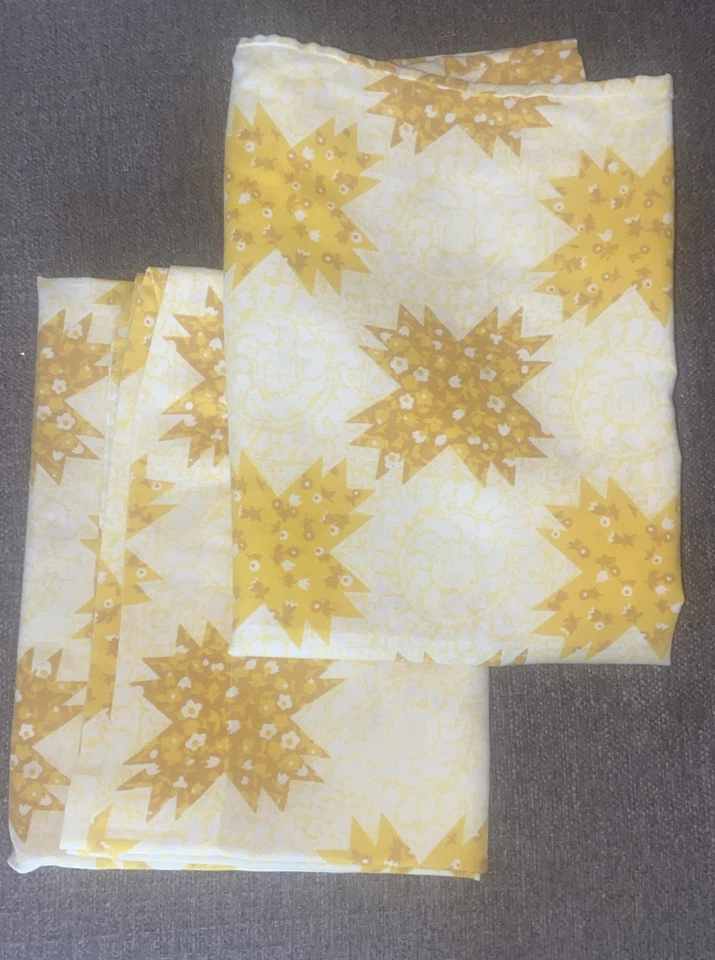 Sears SHOWER OF STARS Yellow Gold Floral Star Perma Prest Standard Pillowcase 2 - Image 2 of 3