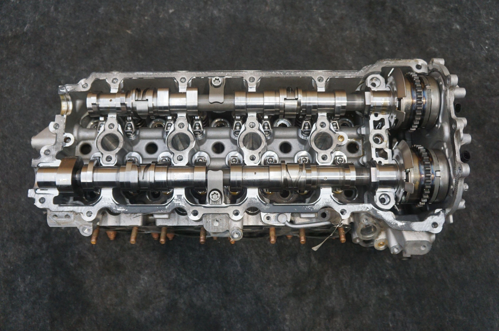 Left Engine Cylinder Head 4.0l V8 OEM MY83-SE6A267-BA Aston Martin Dbx 707 20-23