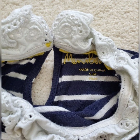 Camisa de manga larga a rayas azules/blancas Boden para niñas con cuello de ojales blancos talla 5-6 años Foto 3 de 4